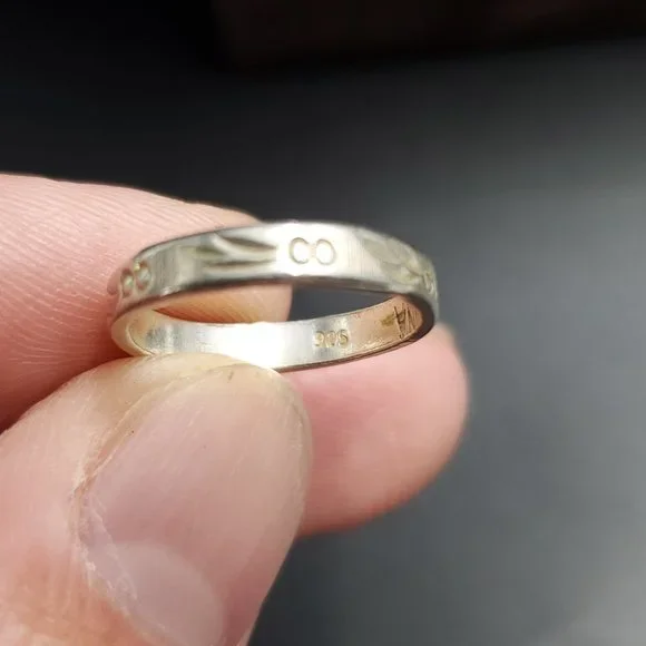 Size 4 Sterling Silver Small Cute Nature Pattern Ring - Picture 3 of 6